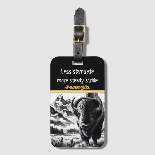 Buffalo in het Schilderachtig berglandschap Bagagelabel (Voorkant (verticaal))