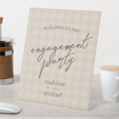 Buffalo Plaid Engagement Party Reclamebord Met Voetstuk (Insitu)