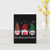 Buffalo Plaid Gnome Healthcare Worker Nurse Christ Kaart (Gele Bloem)