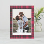 Buffalo Plaid Red Married & Merry-kerstkaart Feestdagenkaart (Staand voorkant)