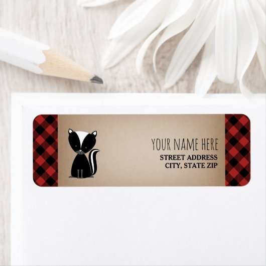 Buffalo Plaid Skunk Baby shower Etiket (Insitu)