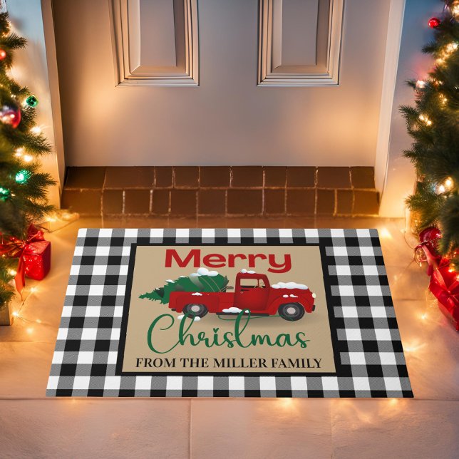 Buffalo Pset en Red Truck, aangepast kerstfeest Deurmat (Buffalo Plaid and Red Truck Personalized Christmas Doormat)