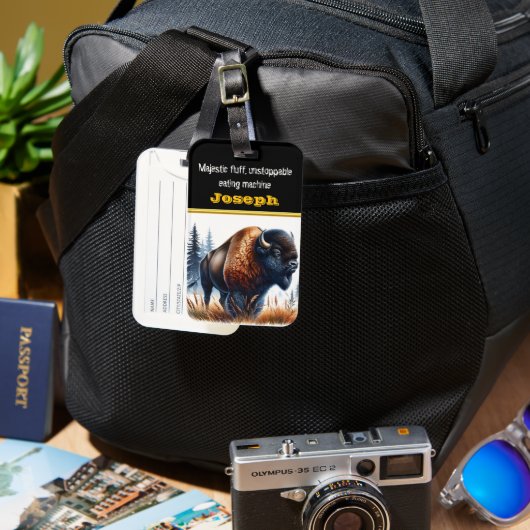 Buffalo Roaming in een sereen bos Bagagelabel (Voorkant & Achterkant)