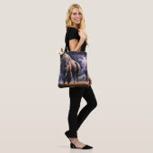 Buffel en wolf in een onweersbui met bliksem tote bag (Op model)
