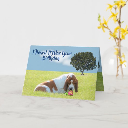 Bug & Basset op Funny & Cute Verjaardag Kaart (Gele Bloem)