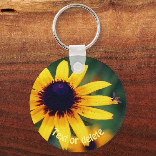 Bug on Black Eyed Susan Flower Personated Sleutelhanger (Voorkant)