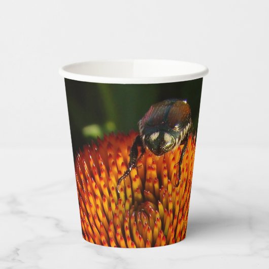 Bug op ventilator papieren bekers (Links)