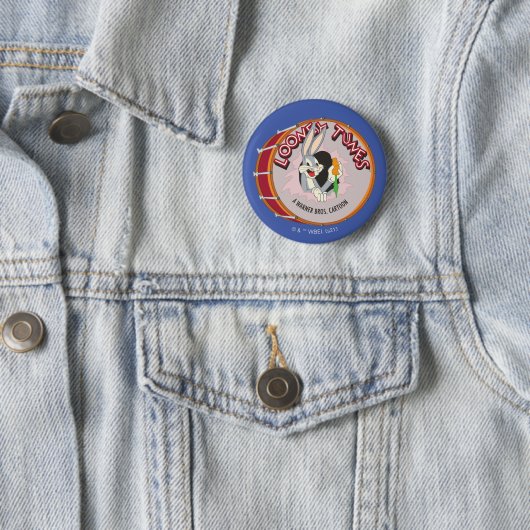 BUGS BUNNY™ Inside LOONEY TUNES™ Drum Ronde Button 5,7 Cm (In situ)