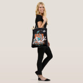 BUGS BUNNY™ Voetbalclub Badge Tote Bag (Op model)