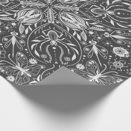 Bugs, gebroken wit op zwart cadeaupapier (Hoek)