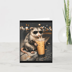 Buidelrat drinkt ijskoude koffie Grappige dier mem Kaart