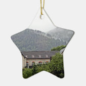 BuildingInTheHills Keramisch Ornament (Links)