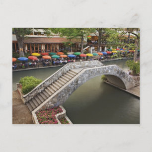 Buiten café langs River Walk en brug over 2 Briefkaart
