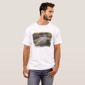 Buiten café langs River Walk en brug over 2 T-shirt (Voorkant volledig)