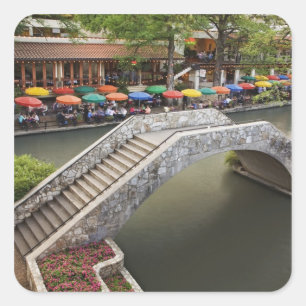 Buiten café langs River Walk en brug over 2 Vierkante Sticker