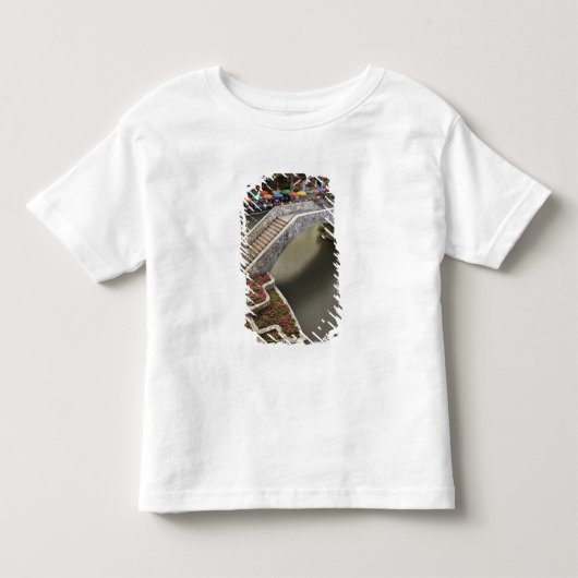 Buiten café langs River Walk en brug over Kinder Shirts (Voorkant)