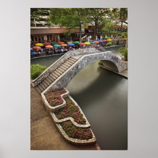 Buiten café langs River Walk en brug over Poster (Voorkant)