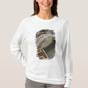 Buiten café langs River Walk en brug over T-shirt