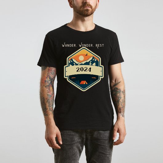 Buiten Crème en Sinaasappel Logo Camping Liefhebbe T-shirt