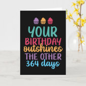 Buiten de andere 364 dagen Funny Birthday Kaart (Gele Bloem)