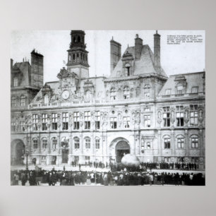 Buiten het Hotel de Ville Poster