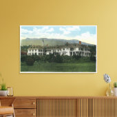 Buiten Uitzicht van de Bretton-wapens # 2 Canvas Afdruk (Insitu (Woonkamer))