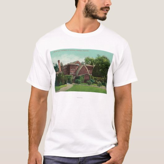 Buiten Uitzicht van de Hearst Hall, U van CA T-shirt (Voorkant)