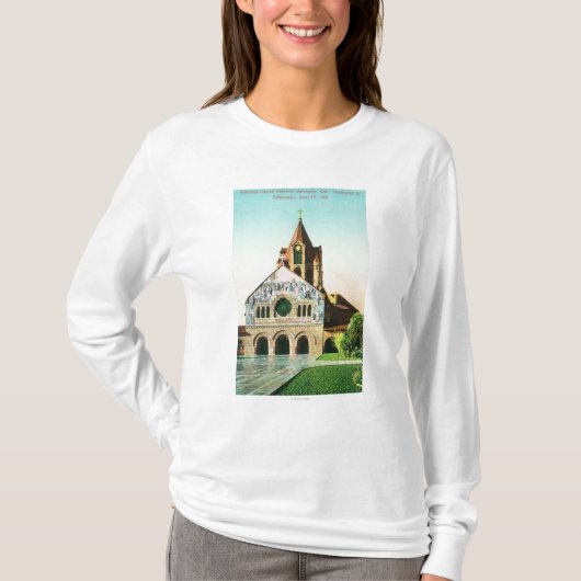 Buiten Uitzicht van de herdenkingskerk van Stanfor T-shirt (Voorkant)