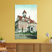 Buiten Uitzicht van de High School Yreka, CA Canvas Afdruk (Insitu (Woonkamer))