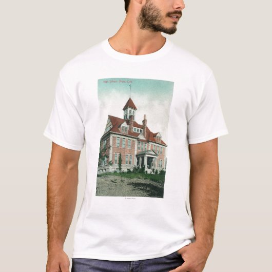 Buiten Uitzicht van de High School Yreka, CA T-shirt (Voorkant)