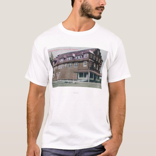 Buiten Uitzicht van de Stirling Mercantile Co. T-shirt (Voorkant)