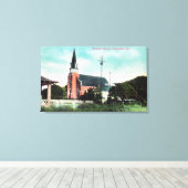 Buiten Uitzicht van een katholieke kerk Canvas Afdruk (Insitu (Houten vloer))