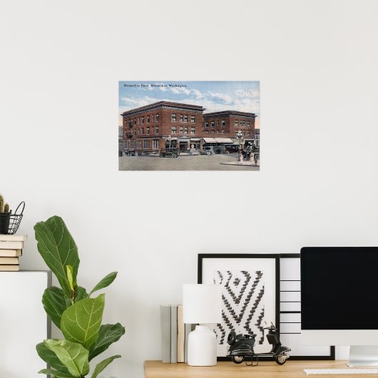 Buiten Uitzicht van het Wenatchee Hotel Poster (Thuiskantoor)