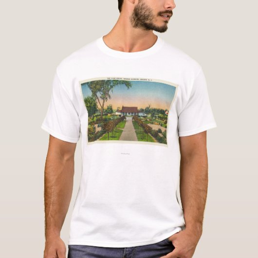 Buiten Uitzicht van Hoopes Gardens Club House T-shirt (Voorkant)