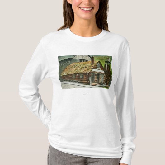 Buiten Uitzicht van Log Cabin Soda Works, Church o T-shirt (Voorkant)