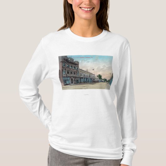 Buiten Uitzicht van NSGW BuildingWoodland, CA T-shirt (Voorkant)