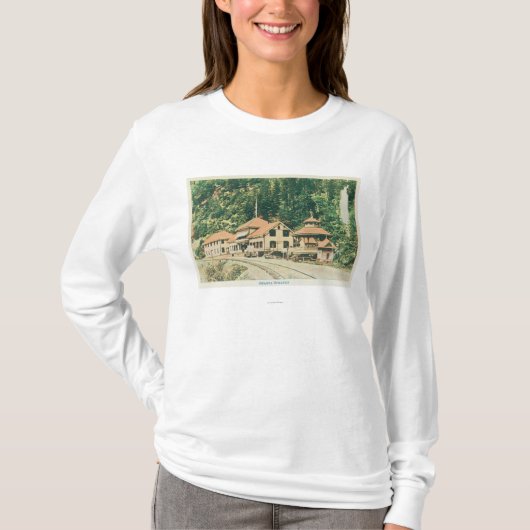 Buiten Uitzicht van ResortShasta Springs, CA T-shirt (Voorkant)