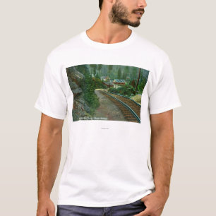 Buiten Uitzicht van Shasta Retreat van de spoorweg T-shirt