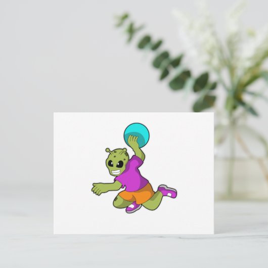 Buitenaards handbalspeler met handbal briefkaart (Staand voorkant)