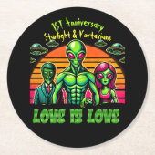 Buitenaards paar in Galactische Affectie Ronde Kartonnen Onderzetter (Voorkant)