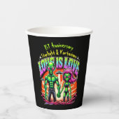 Buitenaards paar in kosmische liefde papieren bekers (Voorkant)