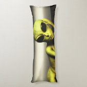 Buitenaards wezen ligt lichaamskussen (Achterkant (Verticaal))