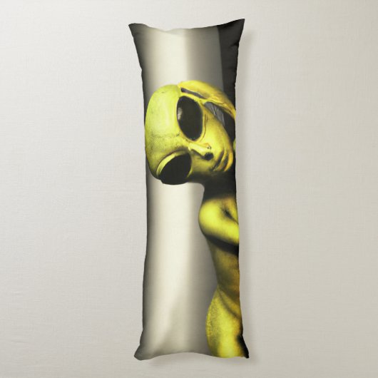 Buitenaards wezen ligt lichaamskussen (Achterkant (Verticaal))