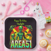 Buitenaardse figuren duiken op in de buurt van Are Papieren Bordje (Feest)