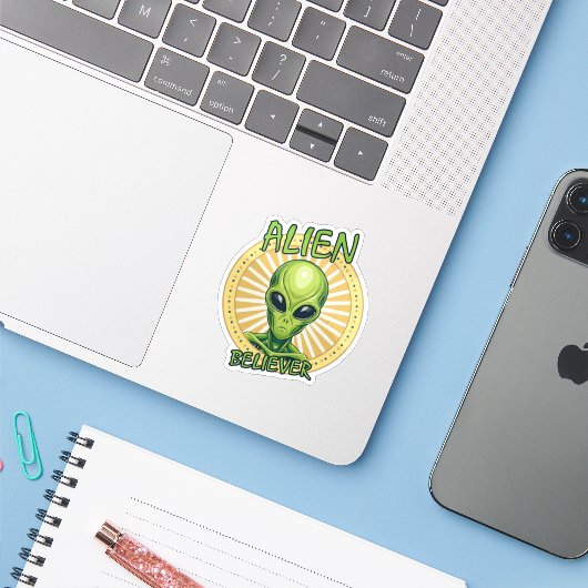 Buitenaardse Gelovige Sticker (Laptop met iPhone)