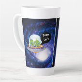 buitenaardse luchtruimteschip ufdisk zwart wormgat latte mok (Linkerhoek)