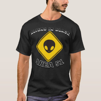 Buitenaardse wezens in de zwarte ruimte UFO MIB Ar T-shirt