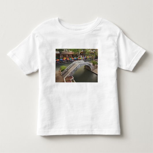 Buitencafé langs de Walk en brug over 2 Kinder Shirts (Voorkant)
