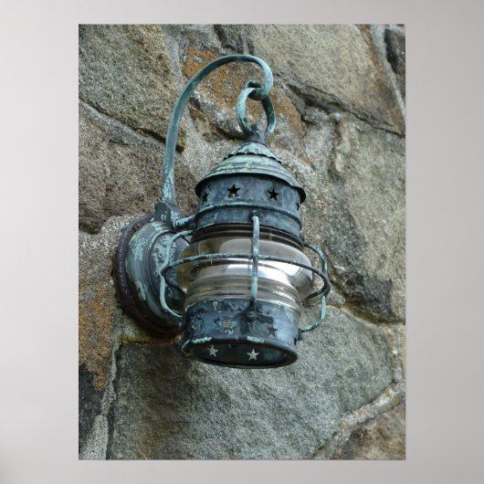Buitenlamp op steenwand poster (Voorkant)