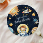Buitenruimtecentrales blauw Baby shower Papieren Bordje<br><div class="desc">Zet de tafel voor een hemelfeest met onze Space Outer Baby shower Navy Paper Borden! Deze decoratieve maar stevige borden zijn ideaal voor het serveren van snacks, maaltijden of desserts in uw baby shower, terwijl het opruimen gemakkelijk en stressvrij blijft. Kenmerken: Cosmic Design: Een marineblauwe achtergrond met sprankelende sterren, grillige...</div>